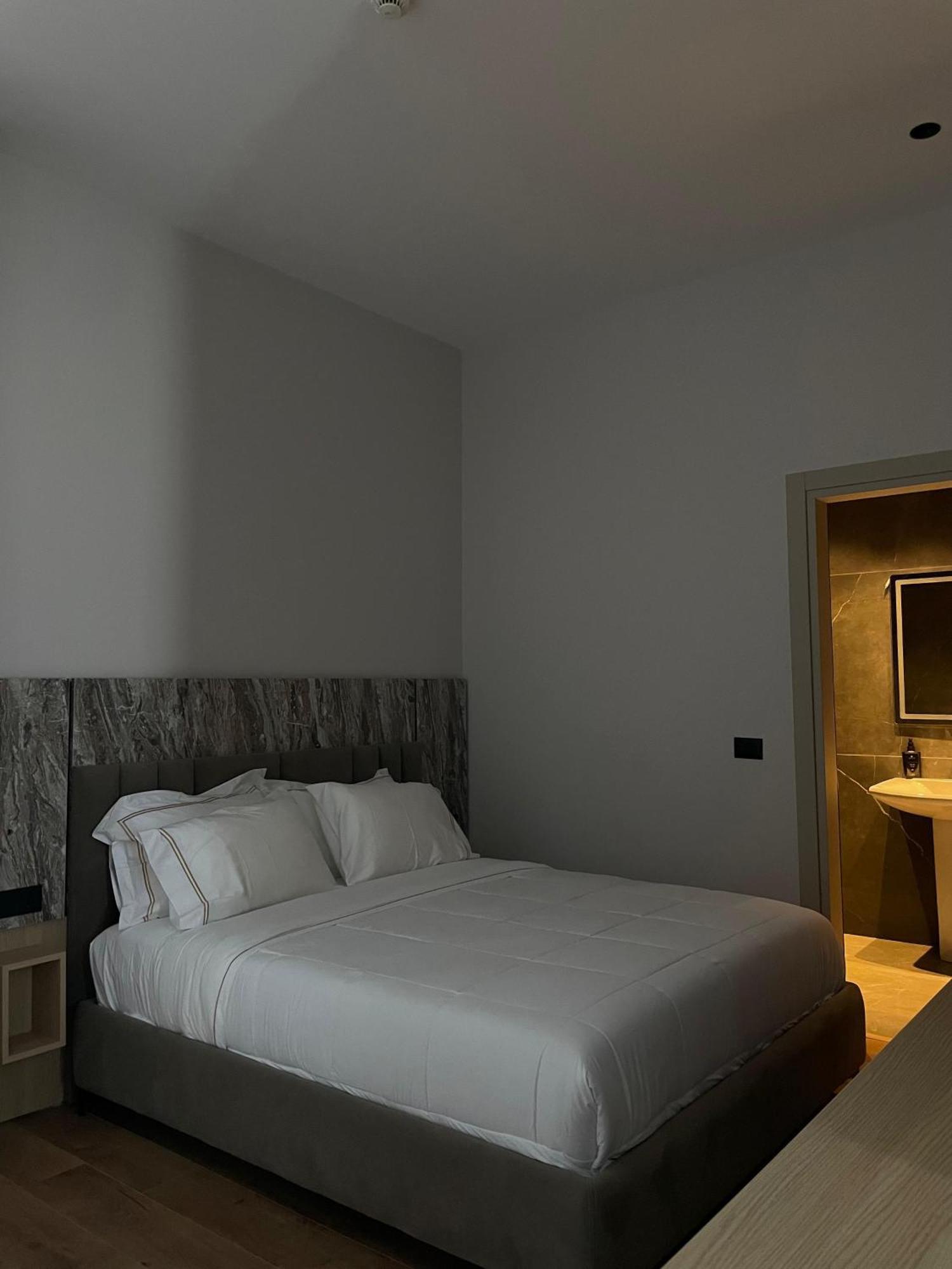 Tris3 Hotel Radhimë Екстериор снимка