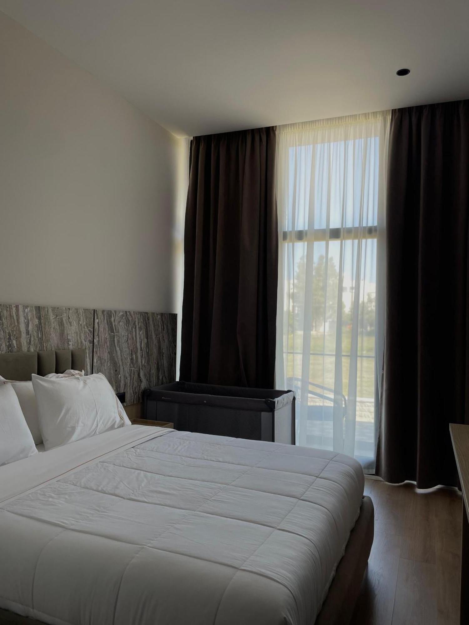 Tris3 Hotel Radhimë Екстериор снимка
